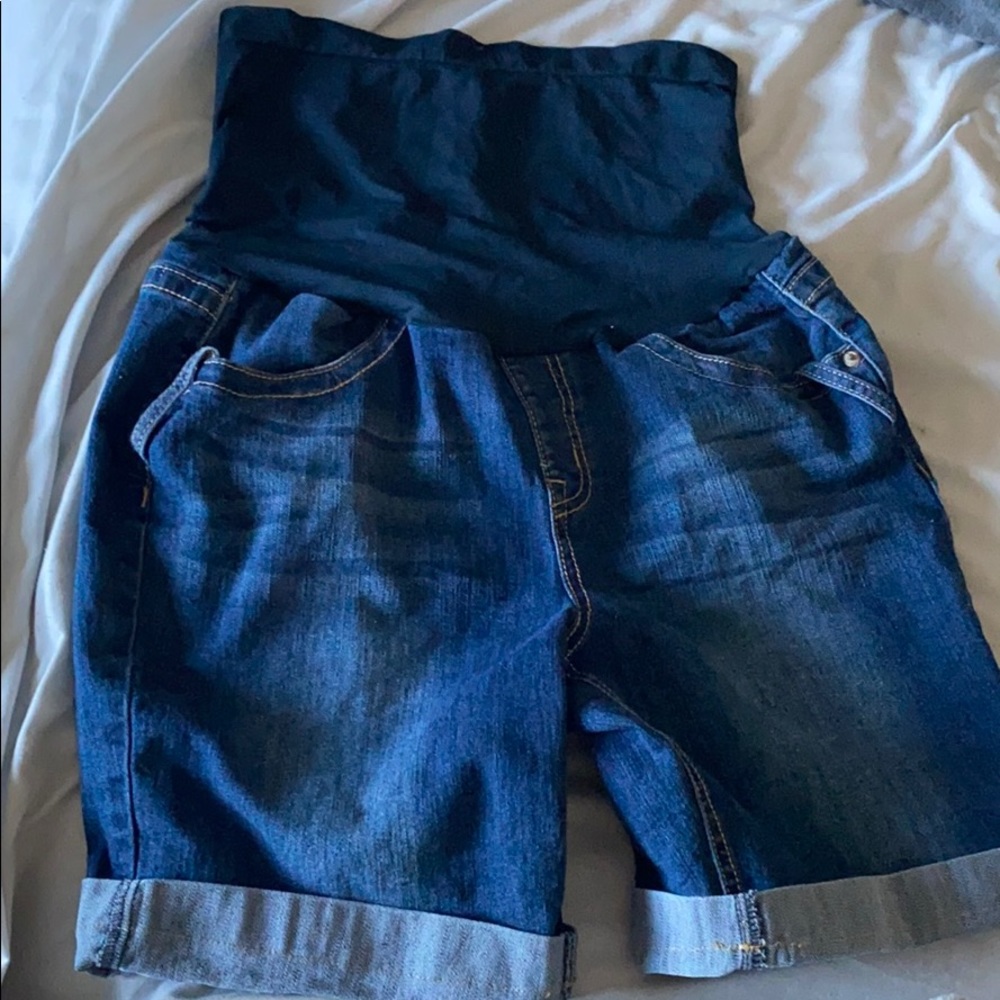 Maternity shorts